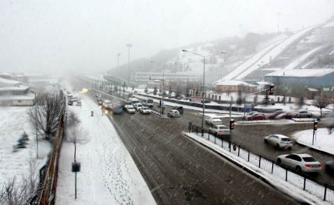 Erzurum’da kar kalınlığı 20 santimetreye ulaştı