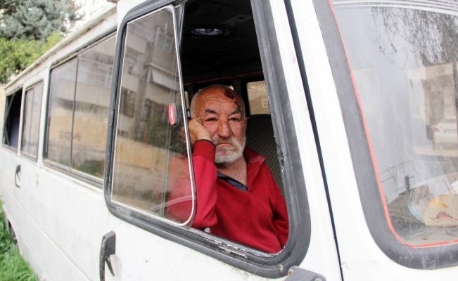 Yaşlı adamın minibüste yaşam mücadelesi
