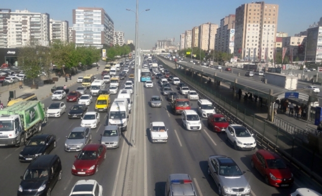 İstanbullular hayatlarının ortalama 3,5 yılını trafikte geçiriyor