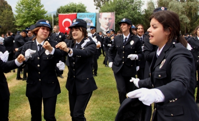 653 polis adayı mezuniyetlerini "Erik Dalı" ile kutladı