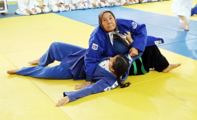 80’lik Ayten Nine judocu oldu