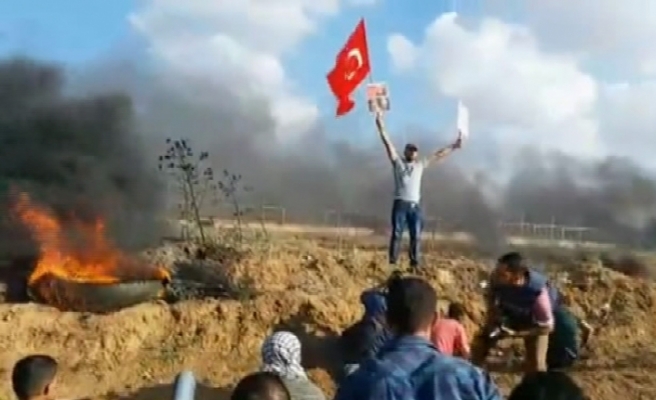 Gazze-İsrail sınırında Türk bayrağı