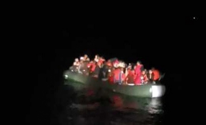 İzmir’de 63 kaçak göçmen yakalandı
