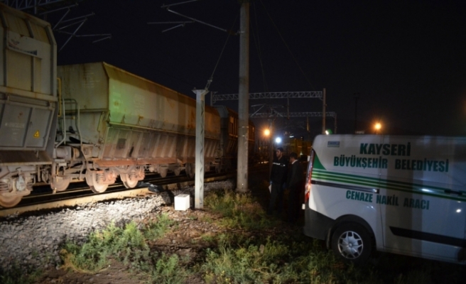 Kayseri’de tren işçilere çarptı: 1 ölü 1 yaralı