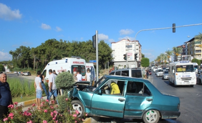 Suriyeli işçileri taşıyan otomobil kaza yaptı: 5 yaralı
