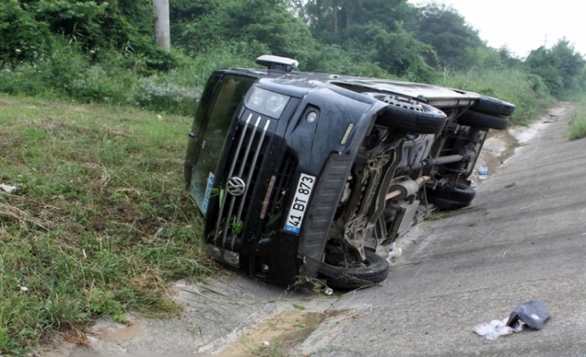 Yalova’da minibüs devrildi: 3 yaralı