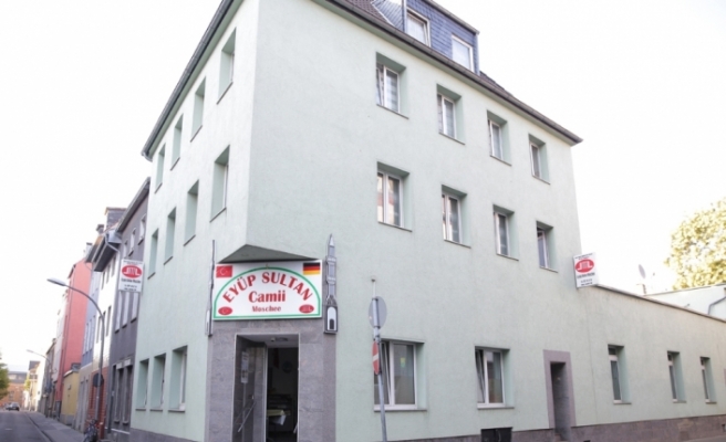 Almanya’nın Köln kentinde camiye ikinci saldırı