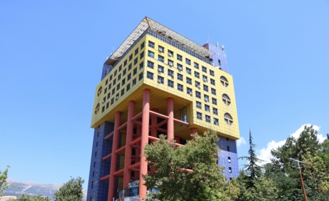 "Dünyanın en saçma binası" Kahramanmaraş’ta
