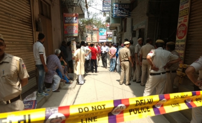 Hindistan şokta: Tavana asılı 10 ceset bulundu !