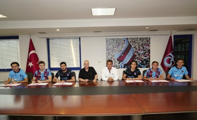 Trabzonspor 6 oyuncuyla profesyonel sözleşme yaptı