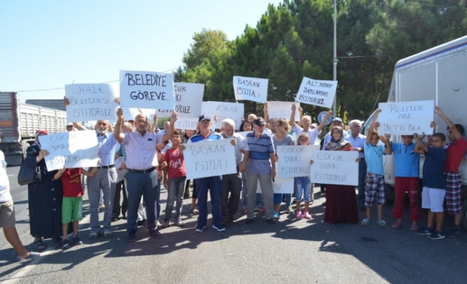 Halk CHP’li belediyeye yürüdü, başkanı istifaya çağırdı