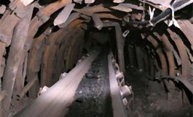 Maden ocağı önünde heyelan: 4 kişi mahsur kaldı