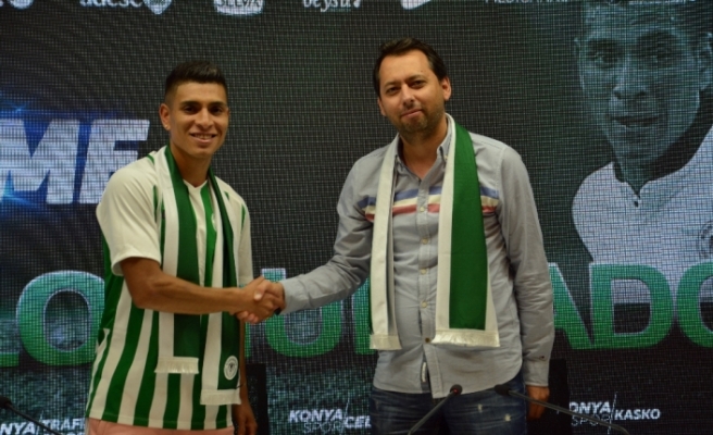 Perulu milli oyuncu Atiker Konyaspor’a imzayı attı