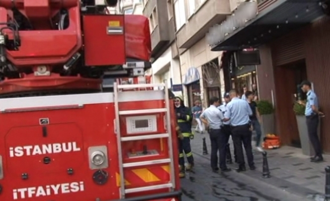 Taksim’de otel yangını korkuttu