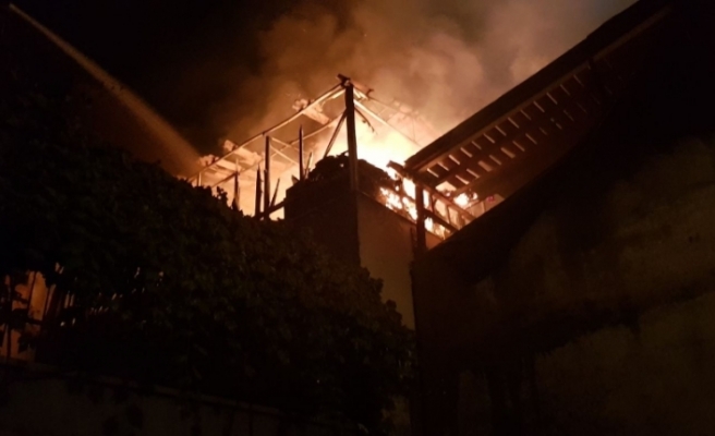 Yalova’da mağaza deposunda yangın