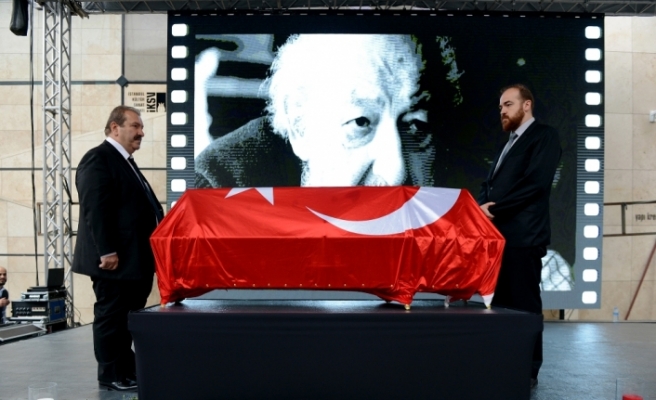 Ara Güler için Galatasaray Meydanı’nda tören