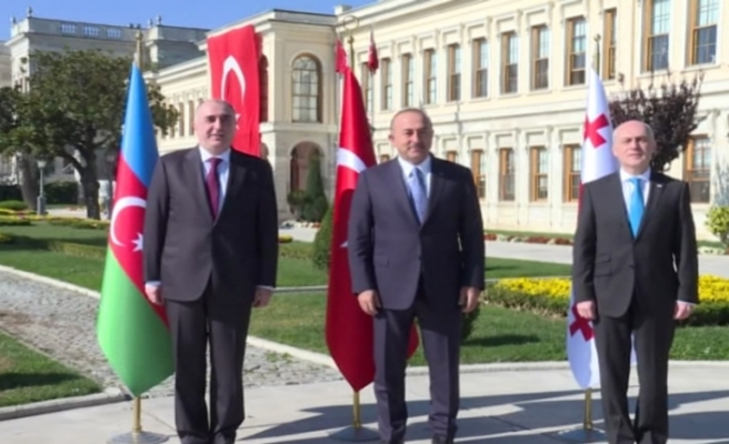 Azerbaycan ve Gürcistanlı mevkidaşlarıyla bir araya geldi