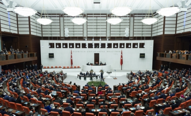 TBMM’de CHP ve MHP milletvekilleri arasında arbede