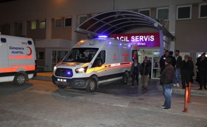 İki araç çarpıştı: 1 ölü, 4 yaralı