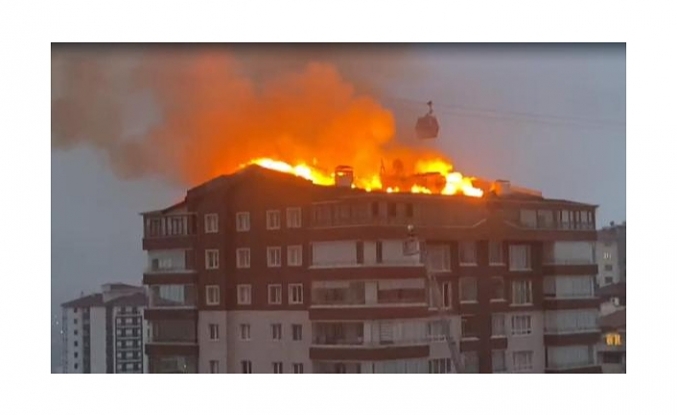 Ankara'da 10 katlı binanın çatısında yangın; 8 kişi dumandan etkilendi
