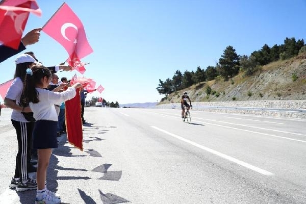 100 bisikletçi Tokat'tan geçti