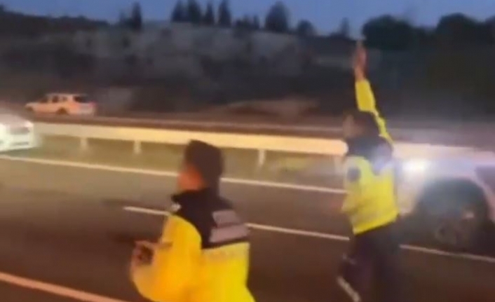 Otoyol'da jandarmanın 'dur' ihtarına uymayan sürücü tutuklandı; o anlar kamerada