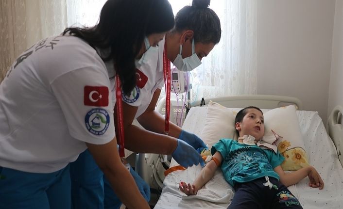 Doktorların yüzde 1 yaşama şansı verdiği Arda, hayata tutundu