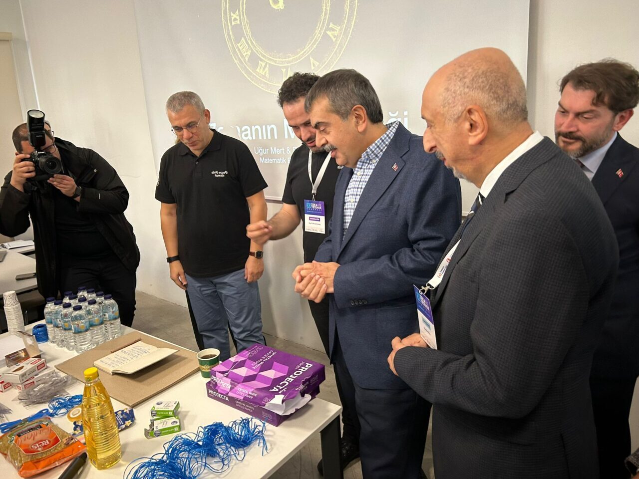 Bakan Tekin, ODTÜ’de zeka ve yetenek atölyelerini ziyaret etti Eda KOÇ-Emirhan YÜZÜGÜLDÜ/ANKARA, – MİLLİ Eğitim Bakanı Yusuf Tekin, Orta
