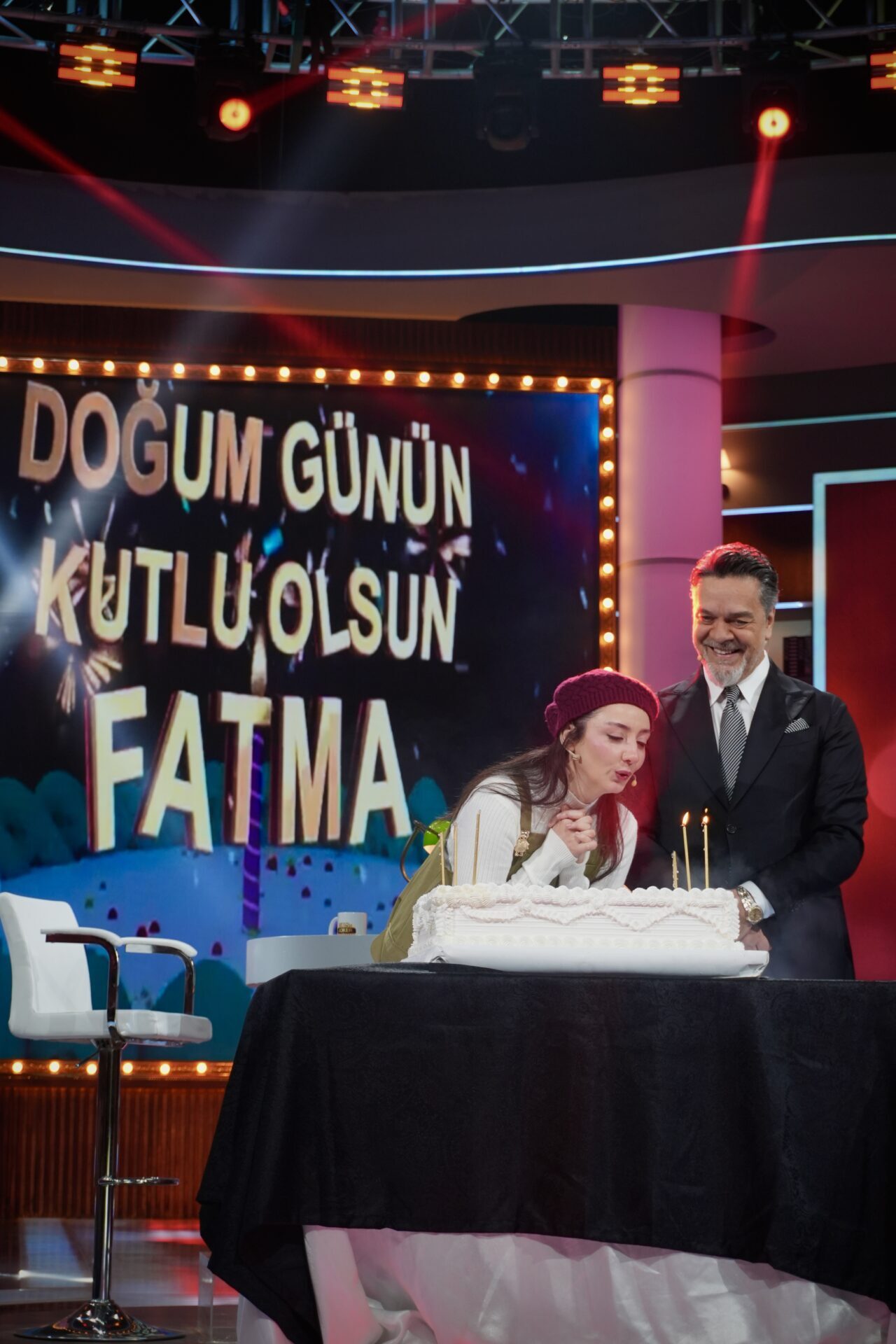 İSTANBUL, – KANAL D’nin sevilen yarışma programı Beyaz’la Joker, bu