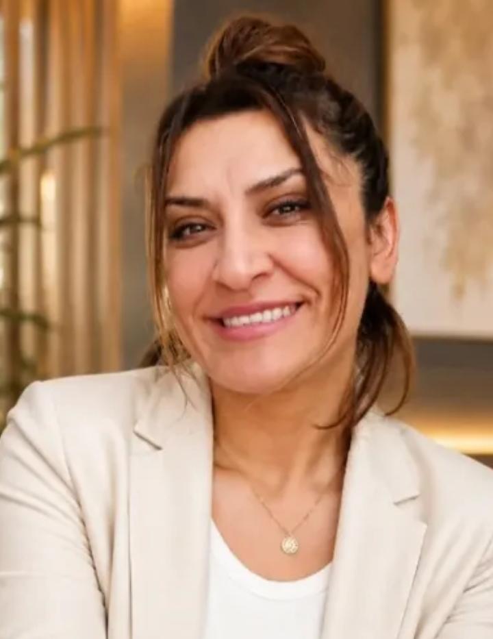 Leyla Göker Leyla Göker yazar fotoğrafı