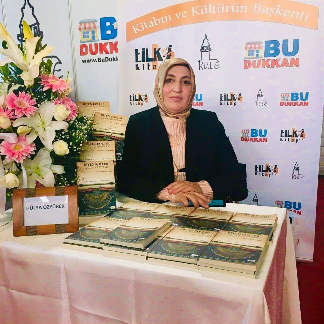 Hülya Özyürek Hülya Özyürek yazar fotoğrafı