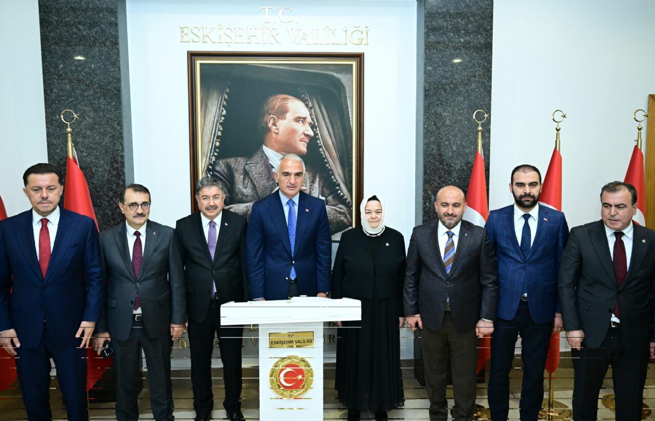 VALİLİĞİ VE PARTİSİNİ ZİYARET ETTİ Kültür ve Turizm Bakanı Mehmet