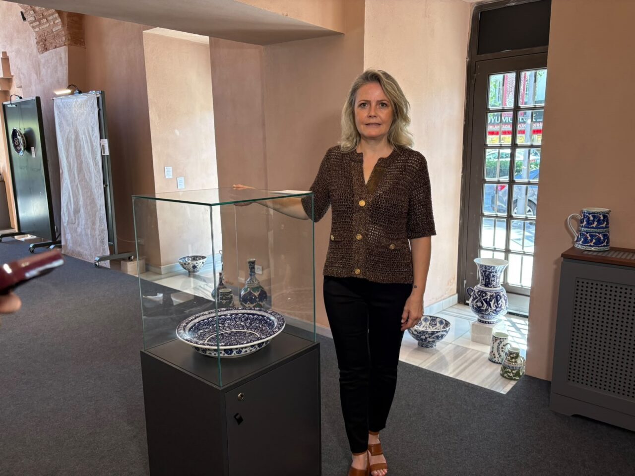 İSTANBUL, – ÇINAR Uluslararası Kültür ve Sanat Merkezi eğitmenlerinden çini