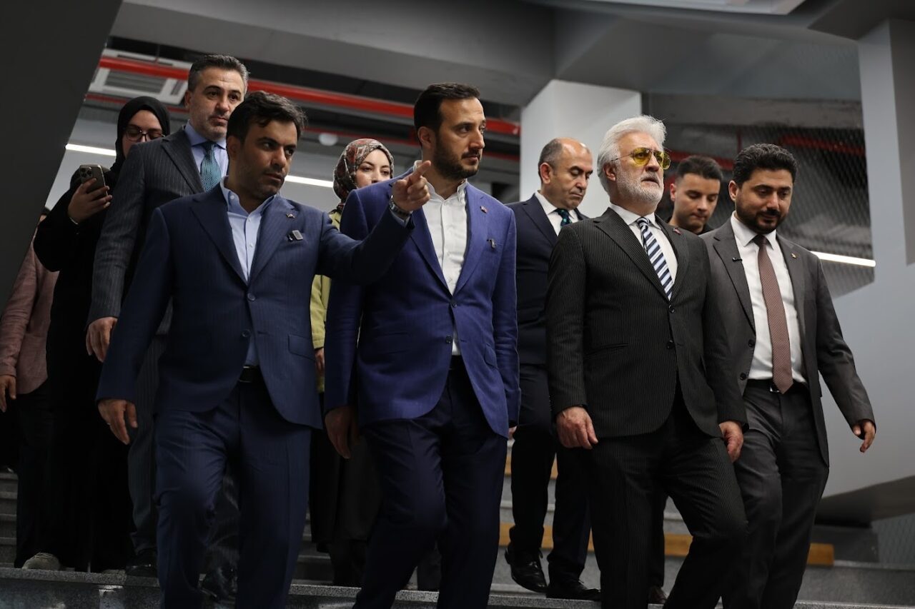 İSTANBUL, – DEVLET Tiyatroları Genel Müdürü Tamer Karadağlı, AK Parti