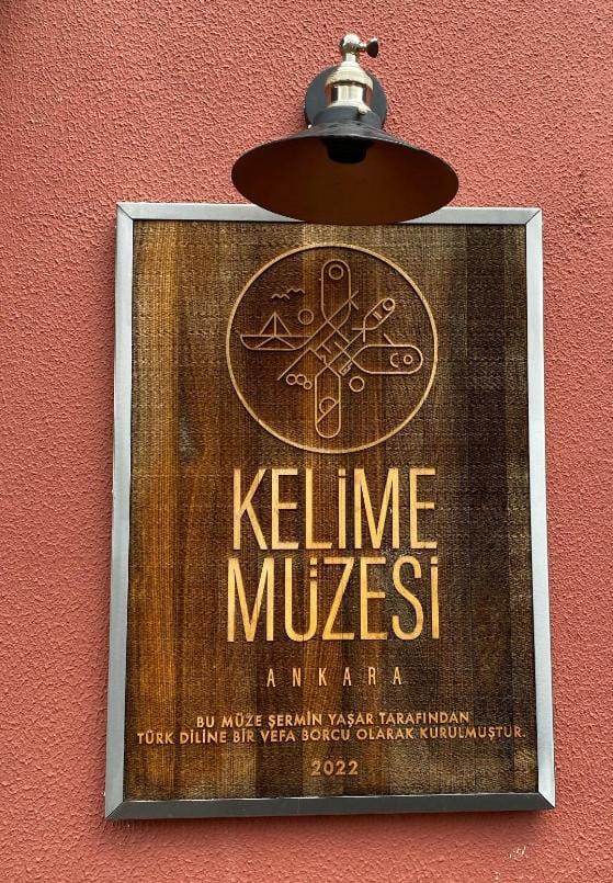 KELİMELERİN SİHRİ Kelime Müzesi İnsan kendini anlattığı kadar vardır. Yazarken,