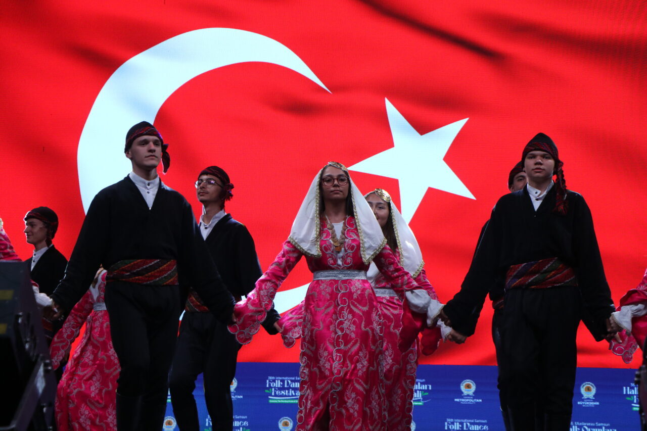 Gökhan İÇKİLLİ- Berkay YILDIZ/ SAMSUN, – SAMSUN’da Uluslararası Halk Oyunları