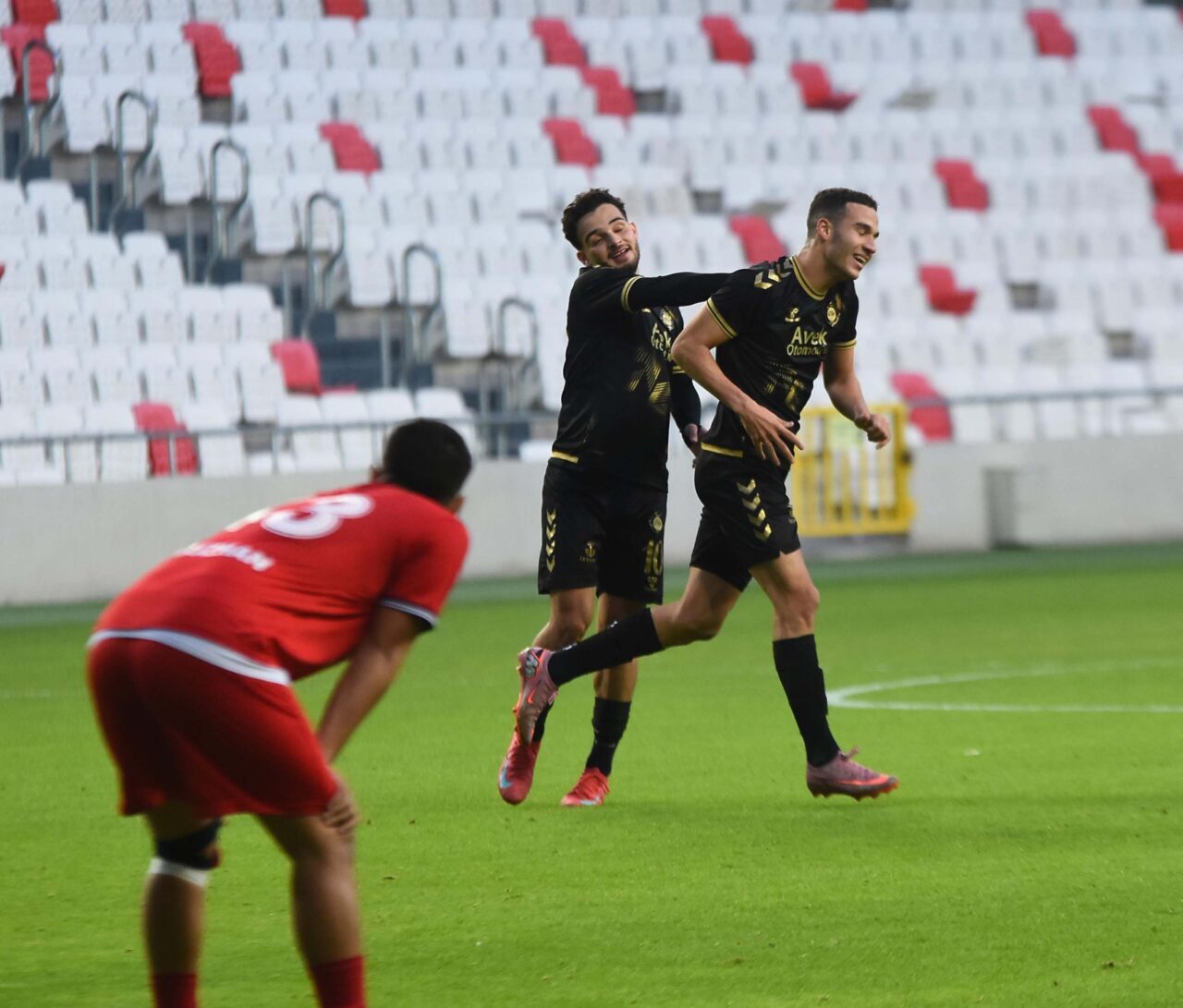 Mustafa KÖPRÜLÜ / İZMİR, – 3’üncü Lig ekiplerinden Altay’da sözleşmesi