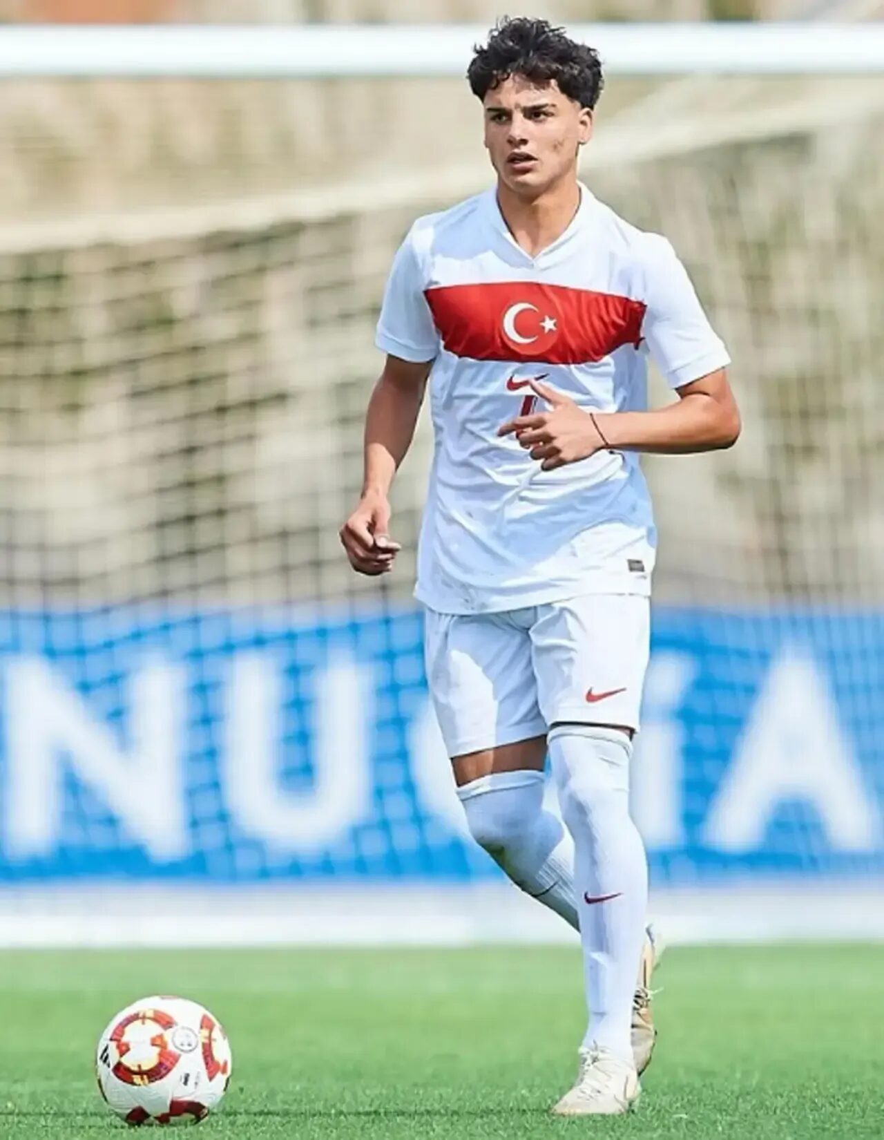 İZMİR, – 2’nci Lig’e katılmama kararı sonrası küme düşürülen ve