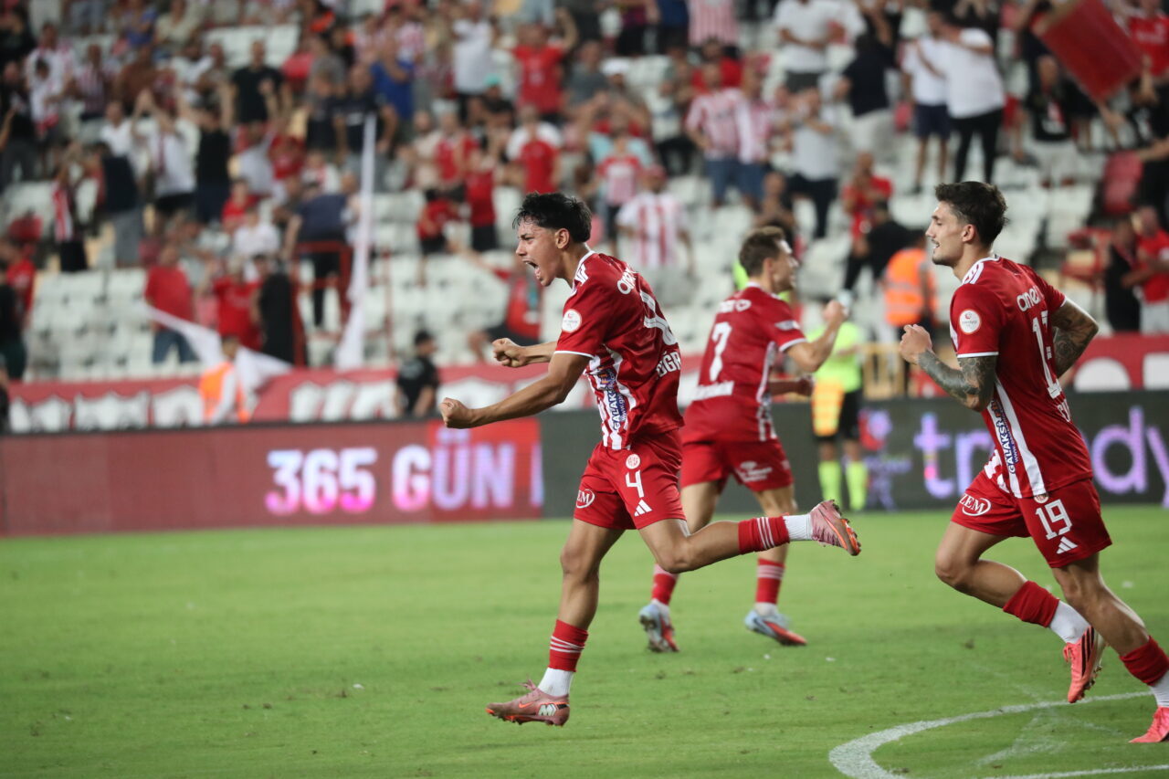 Semih ERSÖZLER/ANTALYA, – TRENDYOL 1’inci Lig’in 4’üncü haftasında Antalyaspor kendi