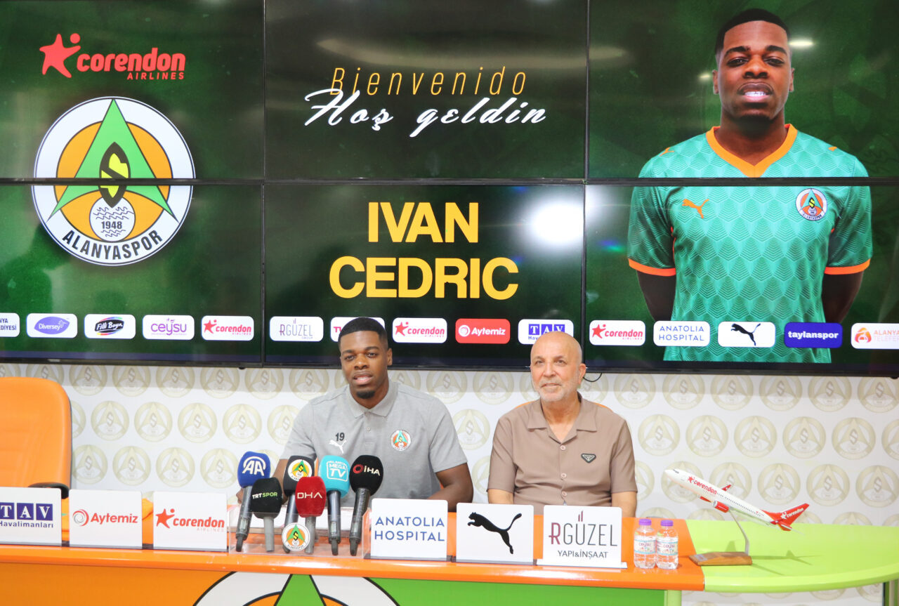 Erkan UYSAL/ALANYA (Antalya), – CORENDON Alanyaspor, Van Spor’da forma giyen