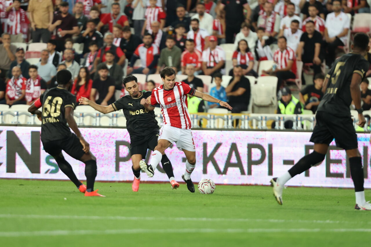 Hüsnü Ümit AVCI / SİVAS, – STAT: 4 Eylül HAKEMLER: