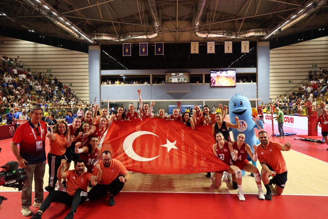 İtalya – Türkiye: 0-3 İSTANBUL, – SALON: Palamazzola İTALYA: Battista,