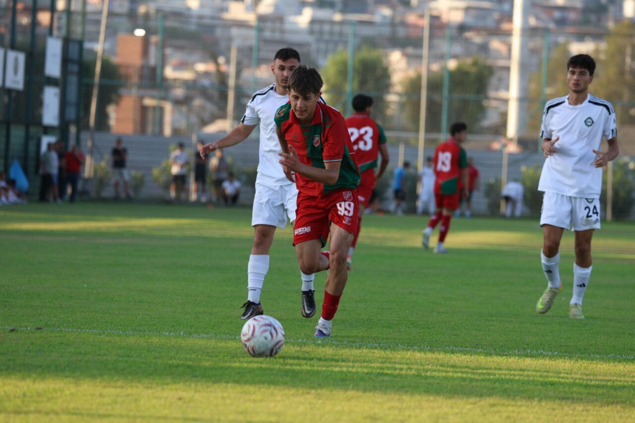 İZMİR, – 3’üncü Lig 2’nci Grup’ta eski futbolcularına olan borçları