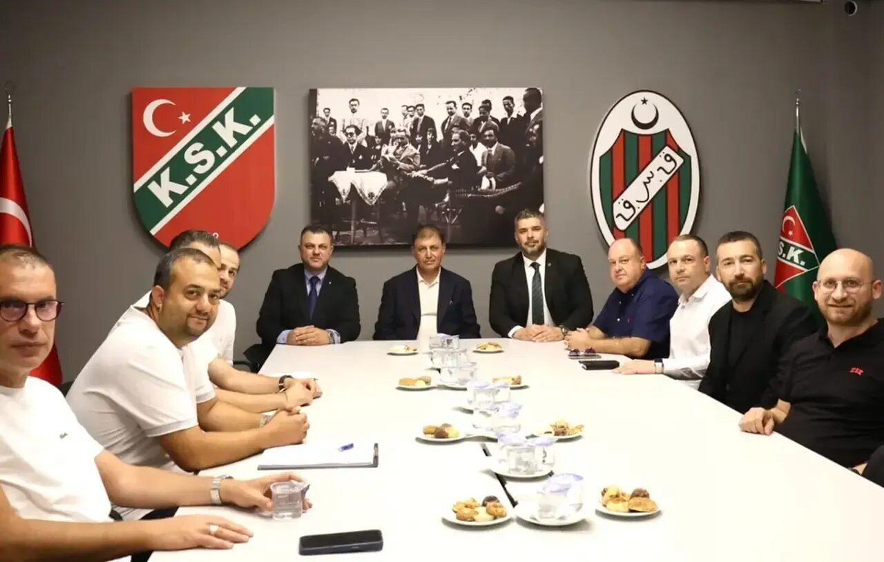 İZMİR, – İZMİR Büyükşehir Belediye Başkanı Cemil Tugay, Karşıyaka Spor
