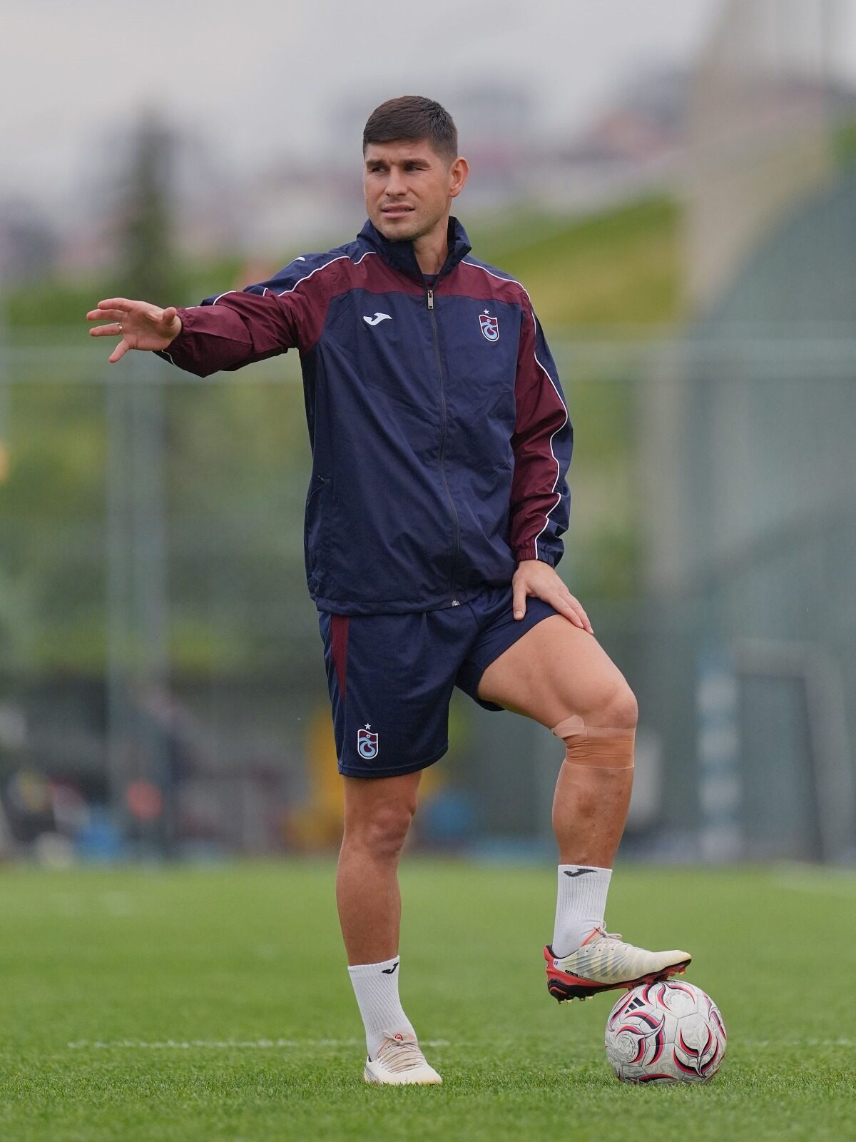 Nurgül GÜNAYDIN/TRABZON, – TRABZONSPOR’DA Ruslan Malinovskyi’nin sol diz iç kısmında