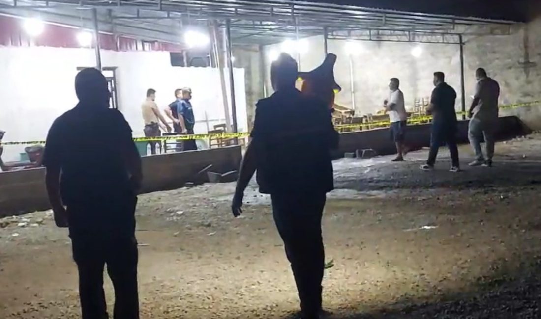 1 kişinin öldüğü, 4 kişinin de yaralandığı kahvehane saldırısının şüphelisi tutuklandı Okan ÇALIŞKAN/ TARSUS(Mersin), – MERSİN’in Tarsus ilçesinde bir kahvehaneye silahla