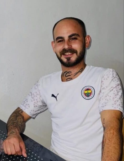 Adana’da hafif ticari araçla çarpışan motosikletin sürücüsü öldü Efendi ERKAYIRAN/ KADİRLİ(Osmaniye), – OSMANİYE’nin Kadirli ilçesinde hafif ticari araçla