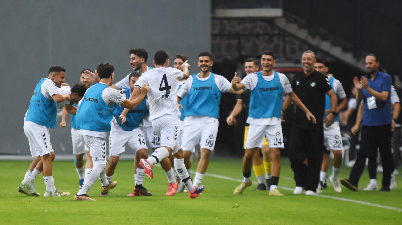 Mustafa KÖPRÜLÜ / İZMİR, – STAT: Alsancak Mustafa Denizli HAKEMLER: