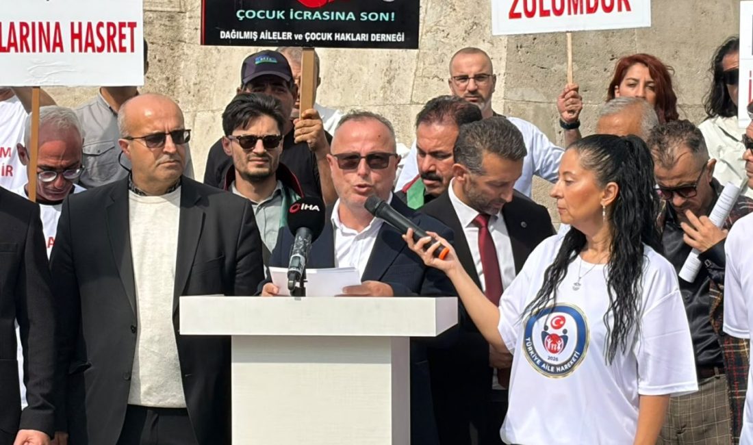 Ankara’da ‘süresiz nafaka’ protestosu Mert ÇEBİŞCİ/ANKARA, – ANKARA’da Türkiye Aile Hareketi üyeleri, ‘süresiz nafaka’