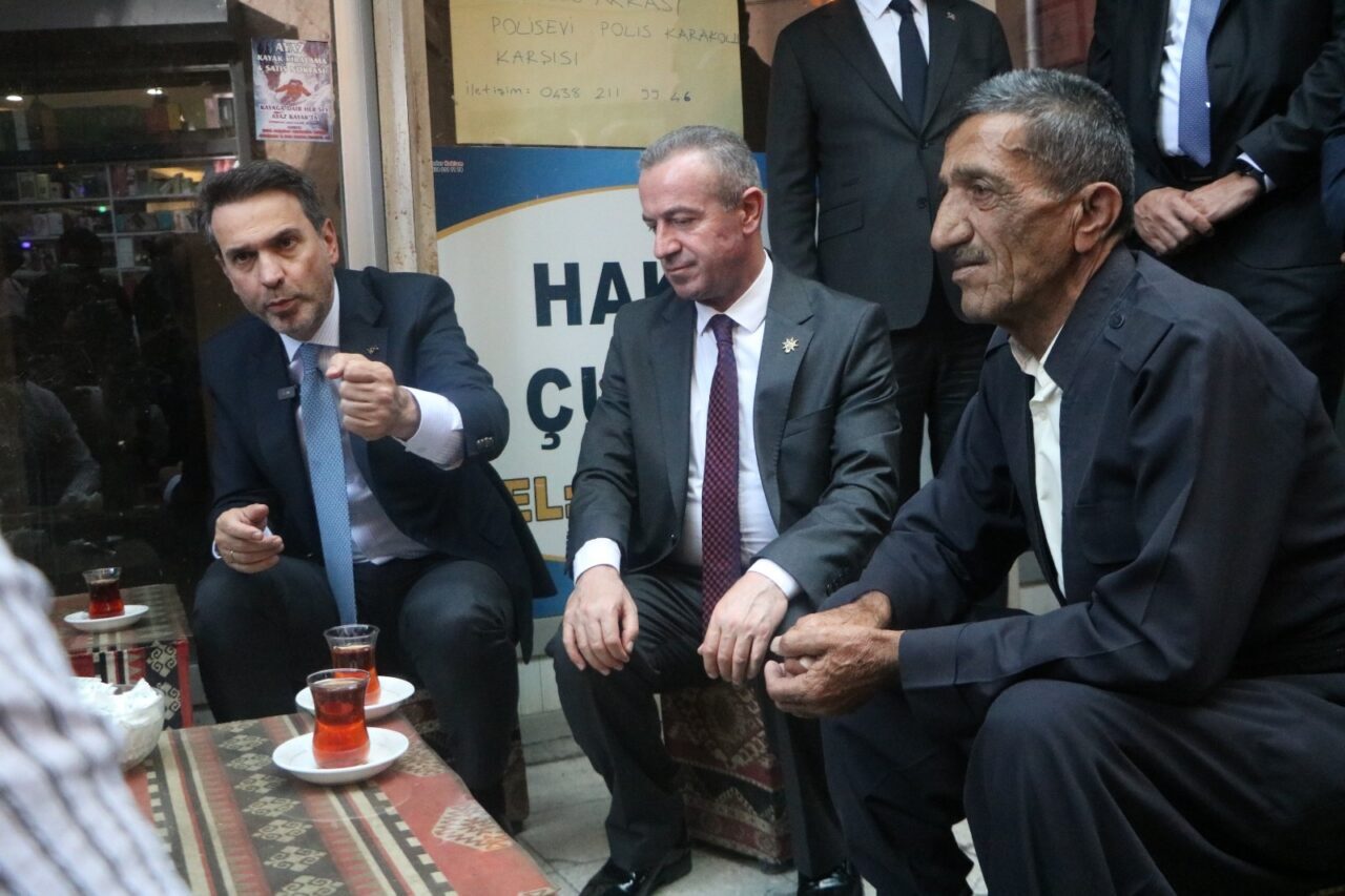 ESNAF ZİYARETİNDE BULUNUP, KAHVEDE SOHBET ETTİ Enerji ve Tabii Kaynaklar